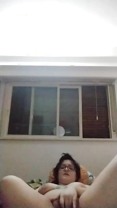 Amputado duplo se masturba para você