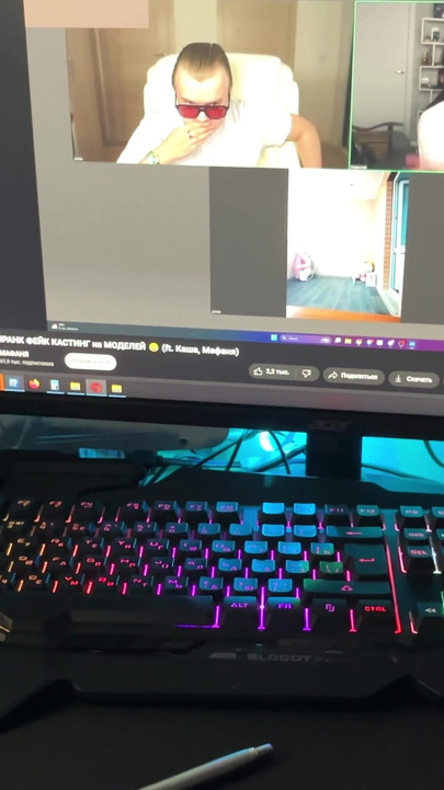 Állkapocs-leejtő pillanat a "POV: Nem tudott engem, miközben streameltem - Megbasszák a torkát az íróasztal alatt"