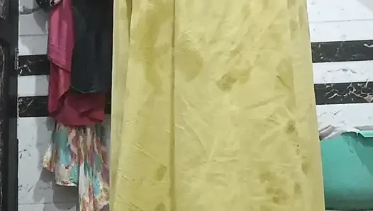 Priya bhabi pazar günü banyo videosunu tadını çıkarıyor