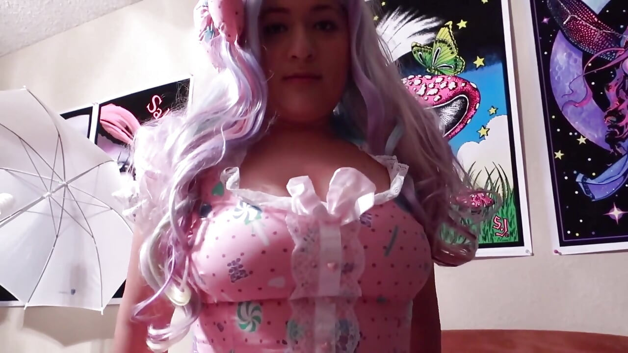 Little Miss Cupcake Sucks a Juicy Cock