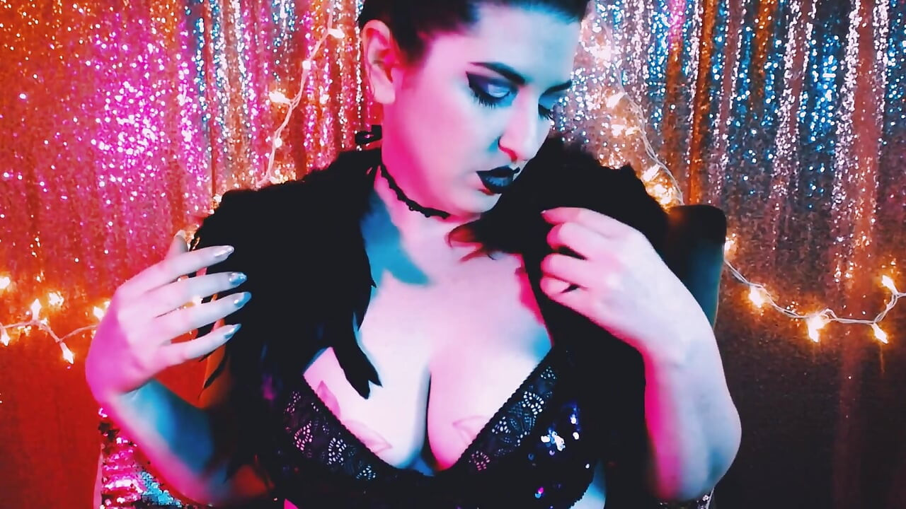 Ze voedt - succubus -transformatie