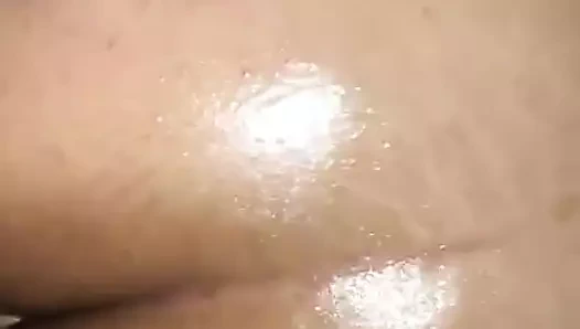 Yağlı büyük götlü domaltarak sikiş