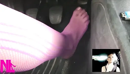 Sinnliches pedalpumpen in meinen rosa netzstrümpfen