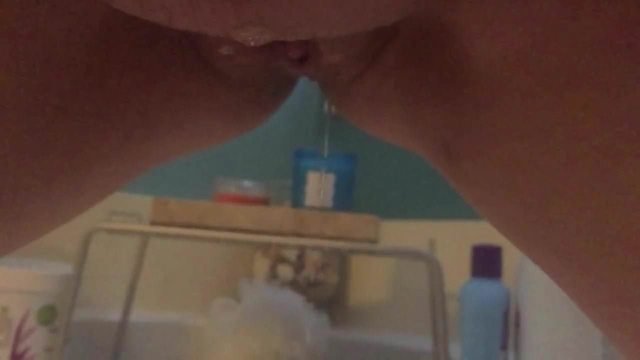 MILF Cougar Pussy Pissing in Slow Motion
