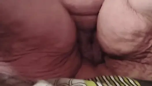 Lebih dari n over lagi- lagi dia muasin memeknya pakai grin nakal