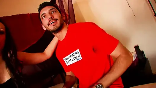 Amatör kız sikilmeyi kabul ediyor ve filme alıyor