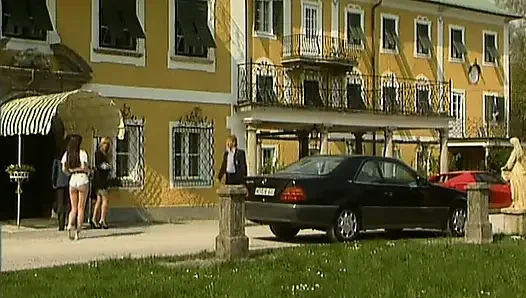 Ateşli Alman sürtükler amlarını ve götlerini sert siktiriyor