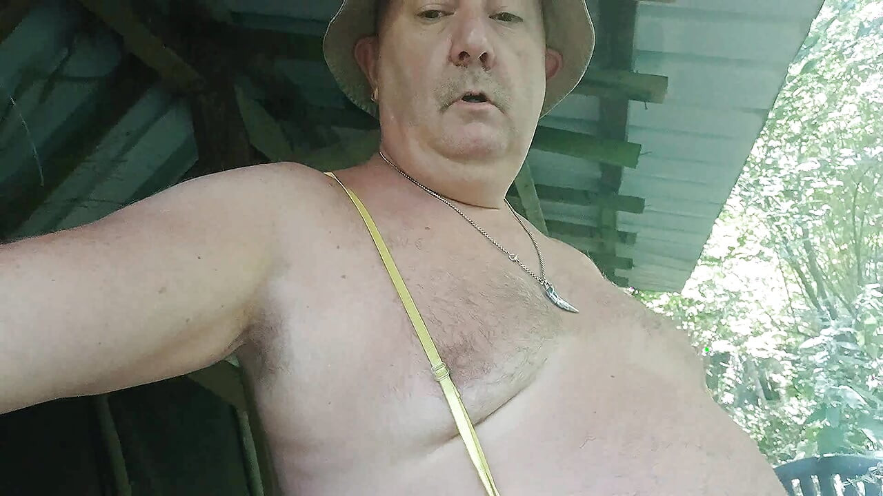 The big pig drinks his piss, shows off his curves, panards and stinking socks before jerking off by the river