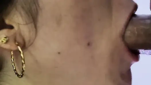 Ich stecke seinen ganzen schwanz in meinen mund und lasse die ganze Milch kommen, um zu schlucken!