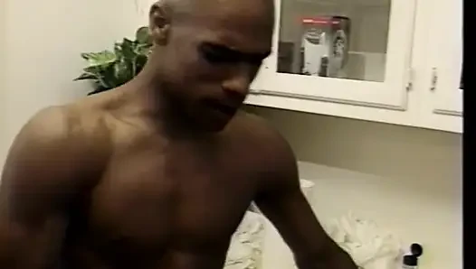 Edepsiz Asyalı orta yaşlı seksi kadının gerçek eylemde beyaz mı zenci mi hangi yarağı tercih ettiğini karşılaştırması gerekiyor
