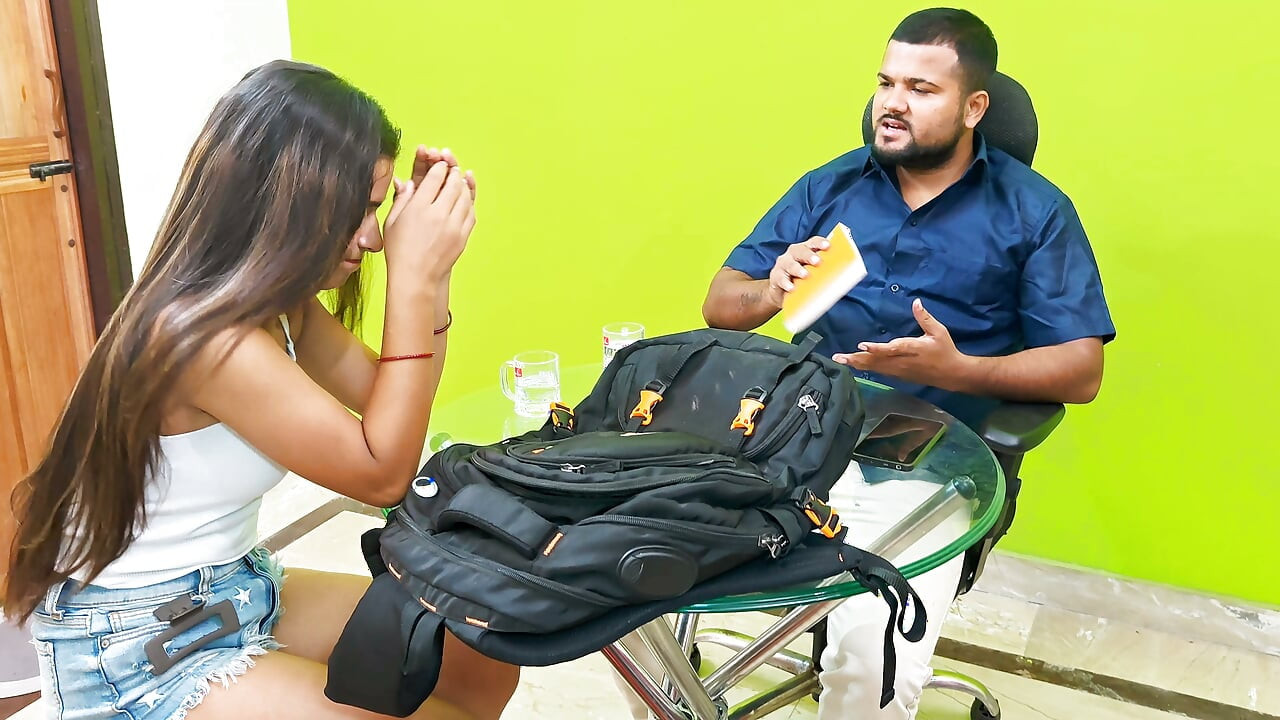 Video Desi: Profesor o estudiante en un video de sexo brutal, lamiendo coño con audio hindi indio (Mohini)