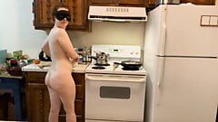 Ginger Peartart inventa una nuova coda di cazzo nuda nell'episodio 45 della cucina