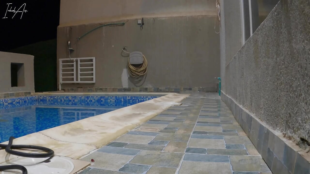 공공 장소에서 알몸으로 순항하는 아랍 쿠웨이트 노출증 1부