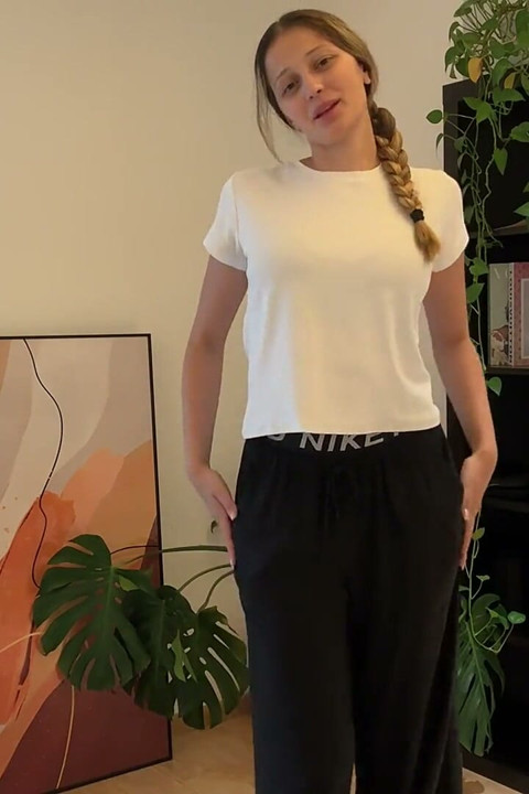 Olir la cuerda apestosa de Mia Pixie después de un duro entrenamiento