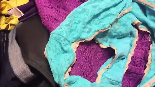 Twin'in lacey iç çamaşırlarına boşalmak