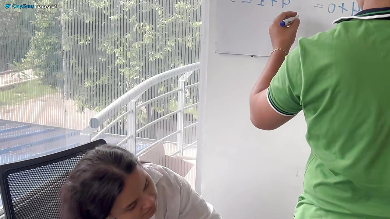 STUDENT HIS TEACHER IN THE CLASSROOM! ANECDOTE? I MY TEACHER MARA!