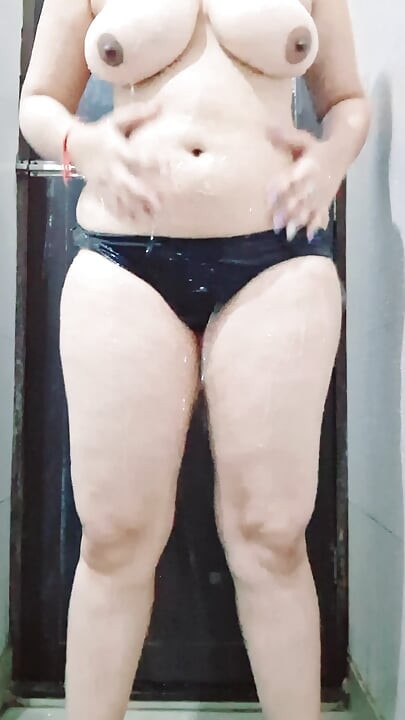 Hot indian desi girl sexy bathroom bath