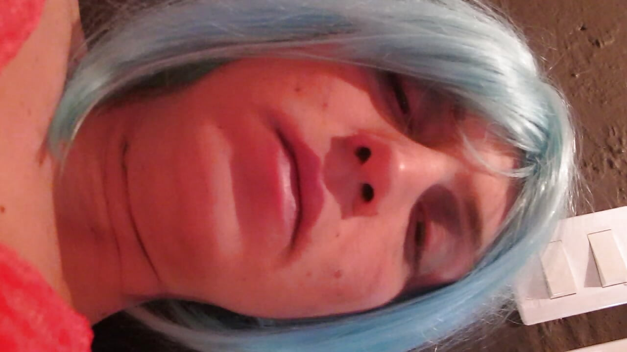 Sissy cuming on her bed