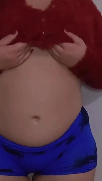 My stepmom Soraya hot before going to rest! Her big ass is perfect! | Clip 1