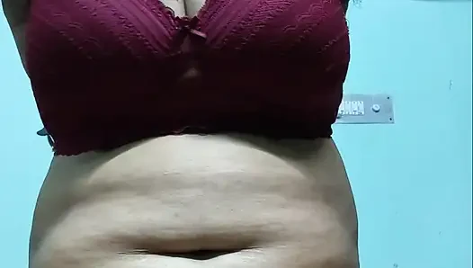 Индийская фигуристая Shivangi мастурбирует с глубоким трахом пальцами