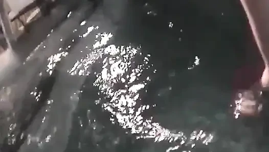 Sesi seks jepang di kolam renang