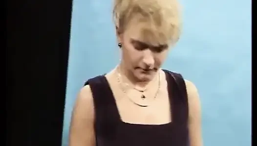 Zierliches deutsches schätzchen bekommt nach dem casting ihr analloch penetriert
