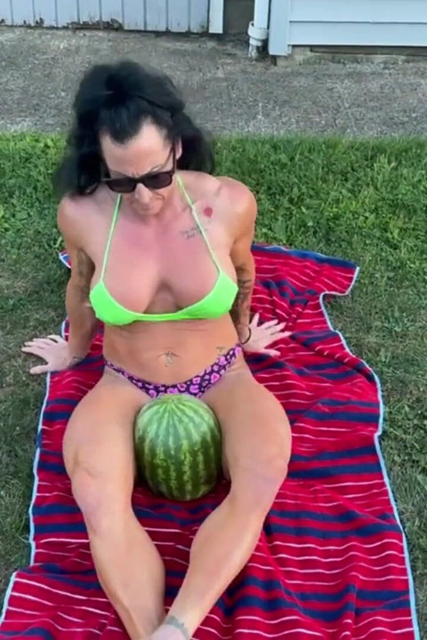 Muscle MILF Kandys Watermelon Crush Domination