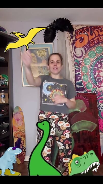 Dino dansı yapıyoruz!