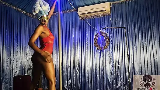 Twerking pantat seksiku berlatih untuk setku nanti, keluar dari sahabat seksiku
