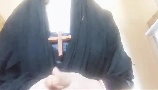 Die Nonne ist blasphemisch und pinkelt, wo sie nicht sollte