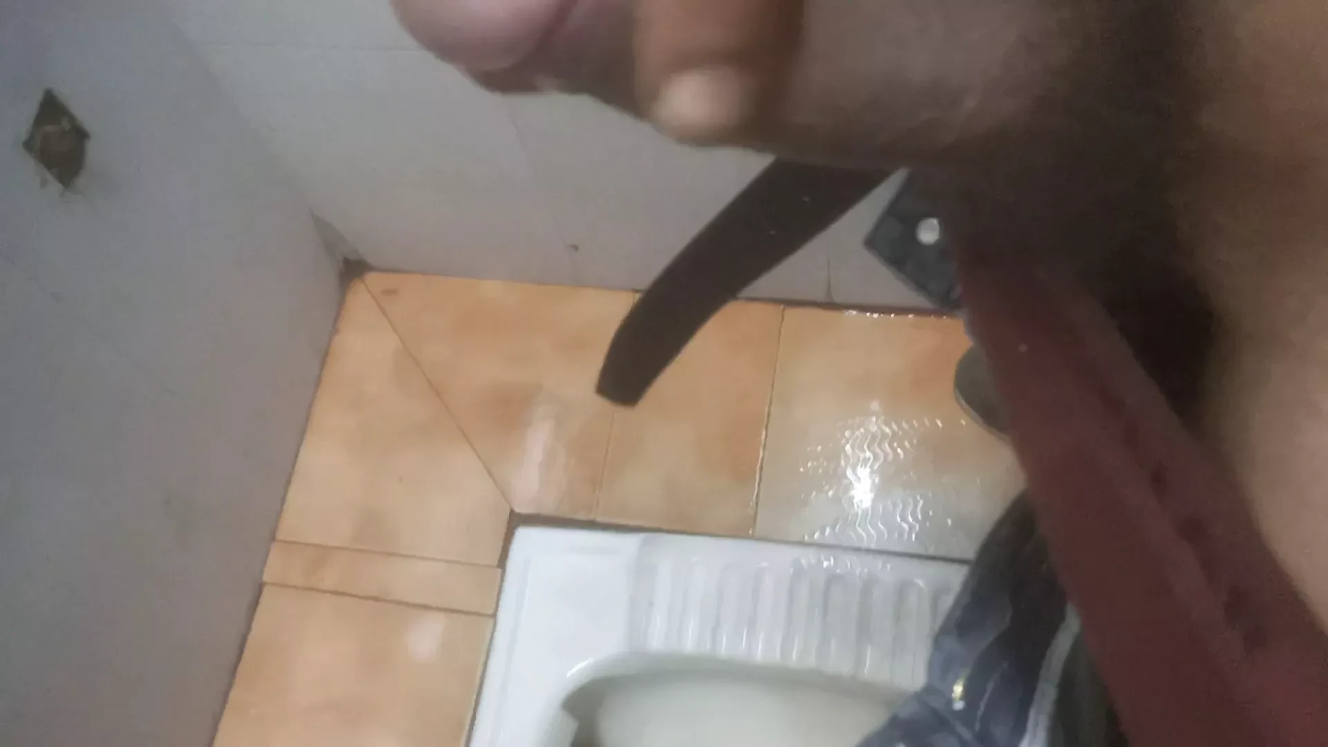 Ragazzo desi sborra
