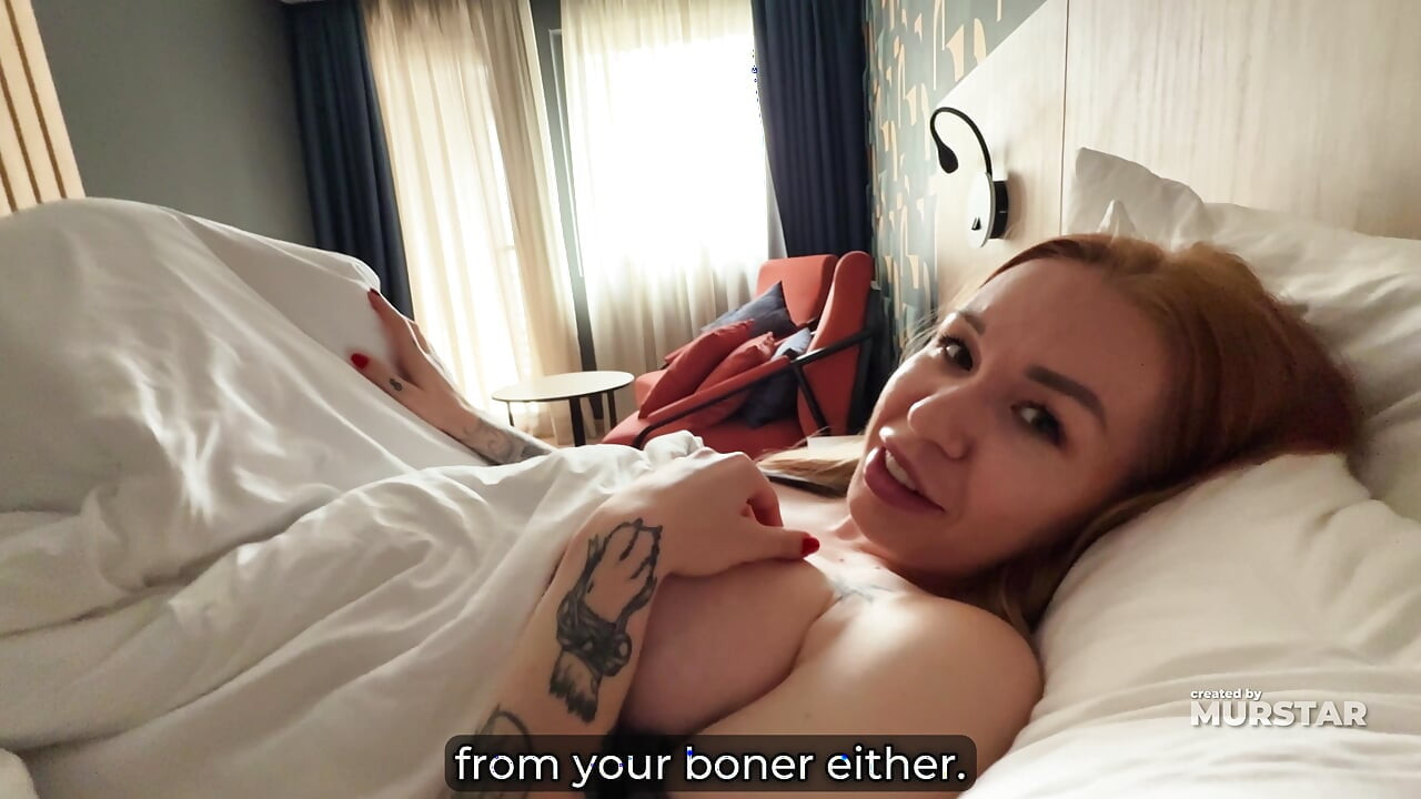 Zrzavá nevlastní máma brousí svůj velký zadek a bere tabuizovaný creampie na dovolené, sdílená postel