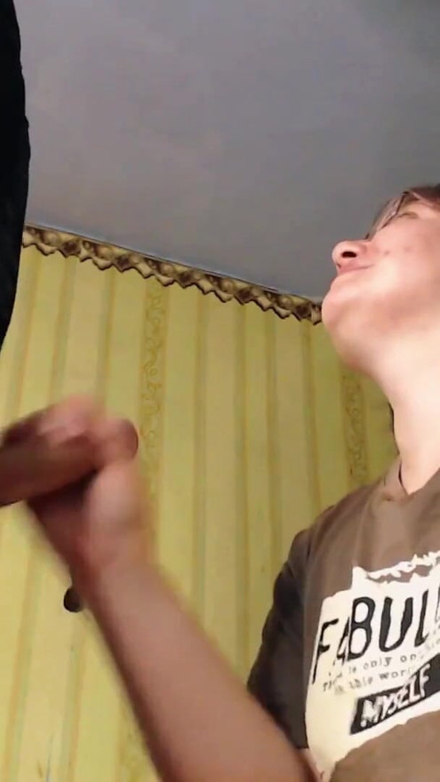 A quick blowjob before a meal | Clip 1
