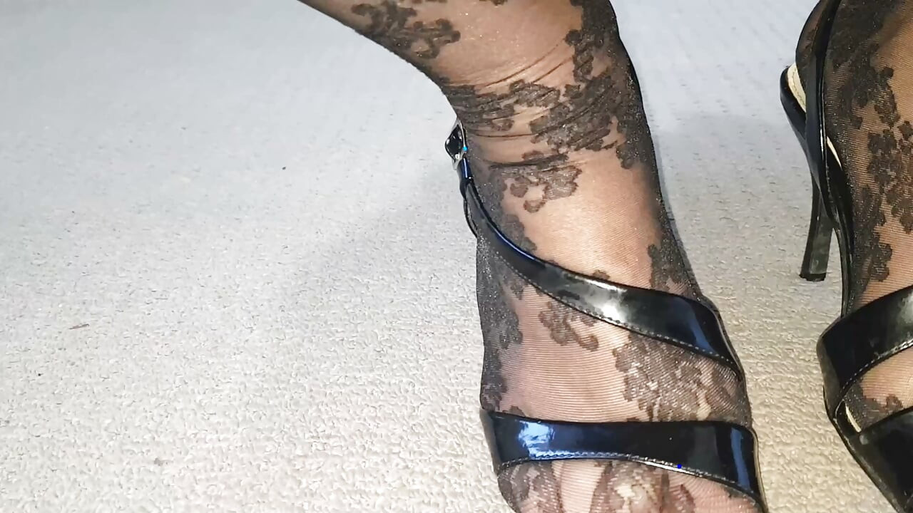Dani Leg with sexy legs in patterned pantyhose