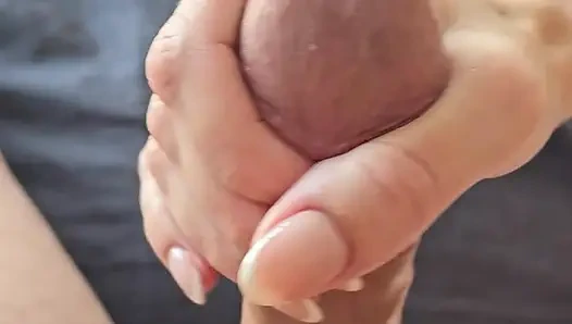 Close up - memerah kontol dan ekstraksi air mani oleh milf berbakat