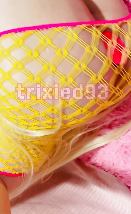 Pathetic sissy bimbo slut in yellow fishnets training throat and pussy using fuck machine