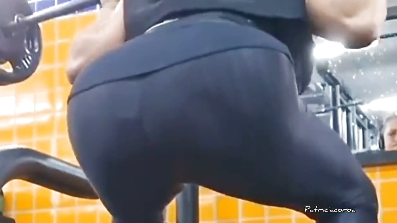 En el gimnasio Sentadilla en la cuarta sentadilla en el