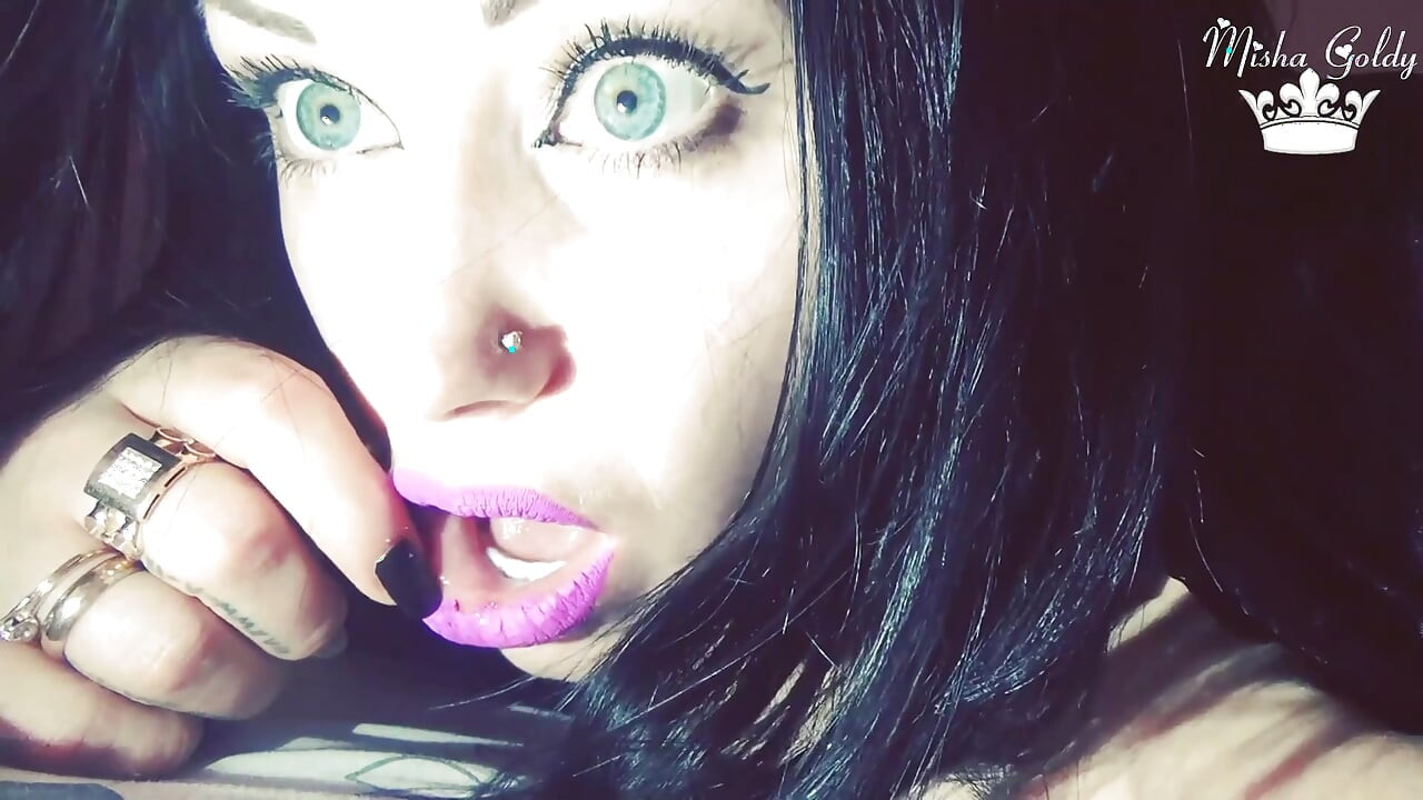 Besos y lamidas moradas