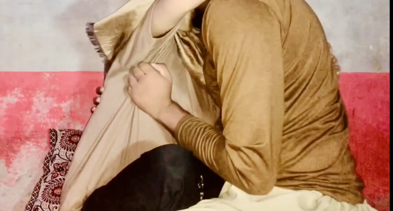 Delhi white girl takes policeman's entire cock in her big ass