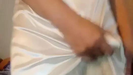 Cum içinde ipeksi kadın iç çamaşırı
