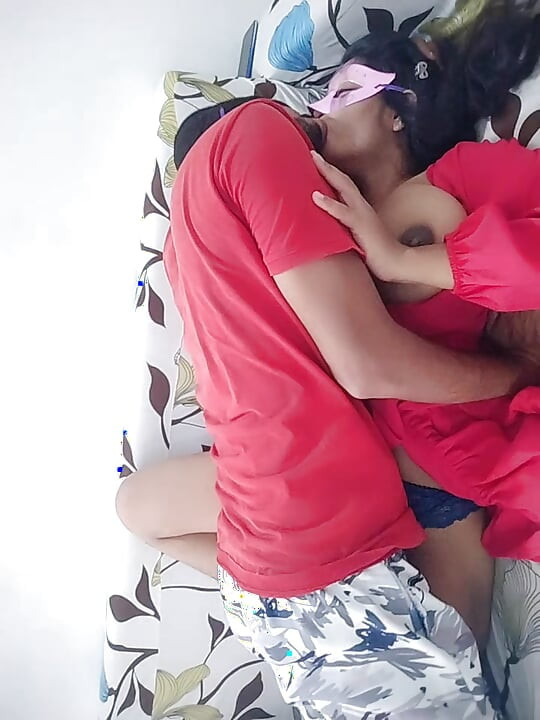 18+ 여친이 나에게 방을 불러서 프리스트 타임 섹스