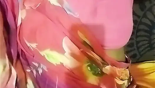 Bangla edepsizce konuşuyor sert sikişiyor amcık.