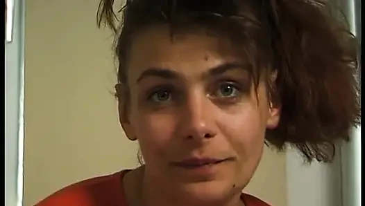 Брюнетку Vixen шпилят и обкончали на живот в видео от первого лица