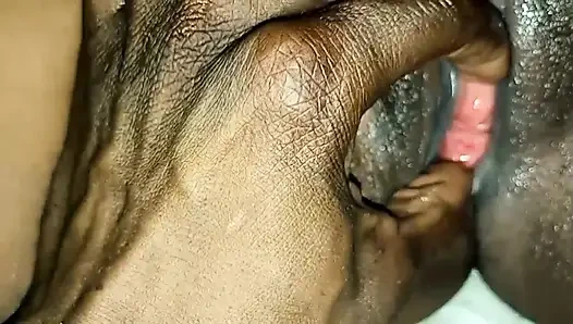 Cewek ini lebih suka fingering memeknya bagian 2