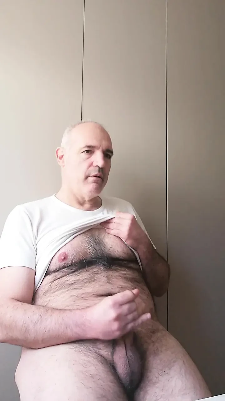 Бърза ръчна работа, за да успокоя похотта си