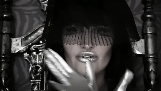 The fascinatrix...