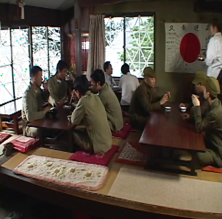 P135G08 The last night of a couple who received a draft notice, the loss of virginity on the eve of a special attack. A fleeting yet erotic story of Japan's final stages of war, where each person's feelings intersect.