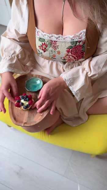 PAWG جبهة مورو الإسلامية للتحرير في زي العصور الوسطى مع انشقاق ضخم