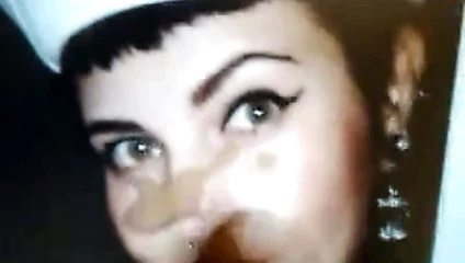 cumslutsteph'in yüzüne bir yük çekim