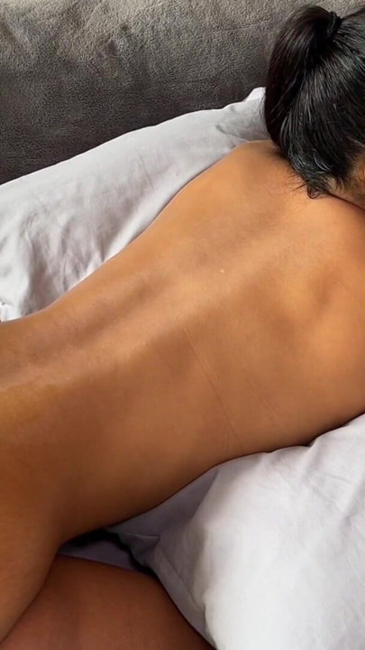 Look how this boy masturbates me with his huge fingers -amateur couple- nysdel | Clip 1